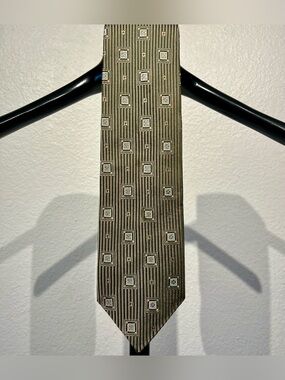 Vintage Studio Geometric Pattern 100% Italian Silk Tie in Olive Green